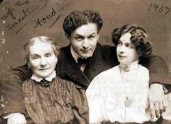 Harry Houdini with his mother and wife Bess